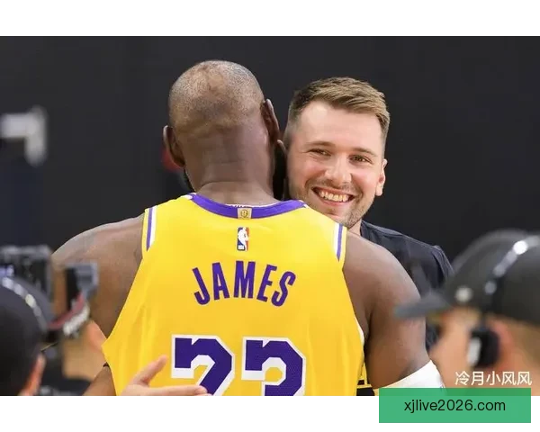 湖人迎战联盟第一詹姆斯严肃东契奇大笑保罗辟谣支持老詹 湖人迎战联盟第一詹姆斯严肃东契奇大笑保罗辟谣支持老詹